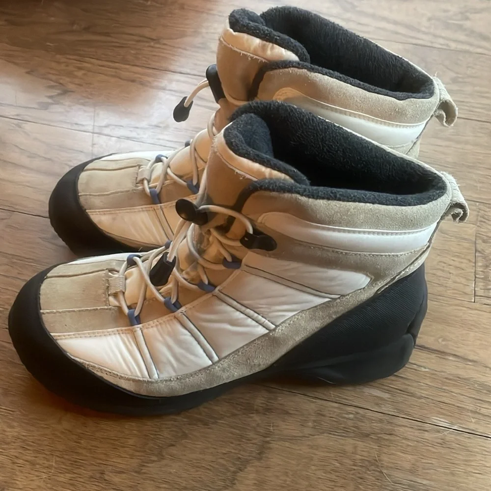 Land’s End Cream/Tan Women’s Gorpcore Outdoor Winter Lace Up Boots Size 8